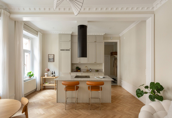 Открытая гостиная и пастельные тона: светлый и нежный интерьер в стокгольме (53 кв. М)