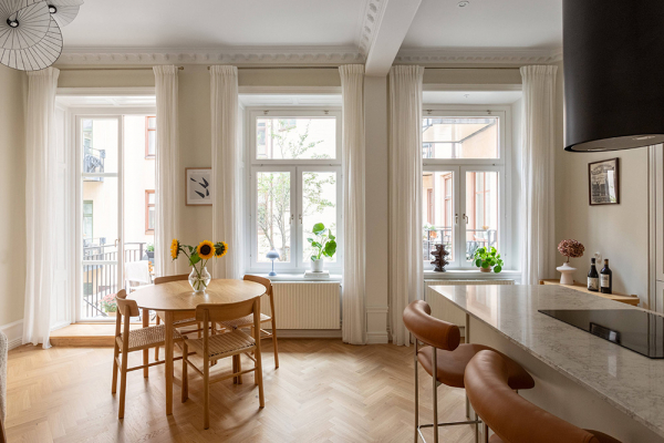 Открытая гостиная и пастельные тона: светлый и нежный интерьер в стокгольме (53 кв. М)