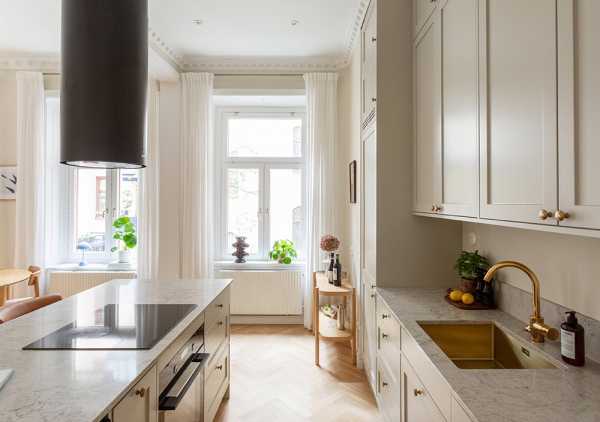 Открытая гостиная и пастельные тона: светлый и нежный интерьер в стокгольме (53 кв. М)