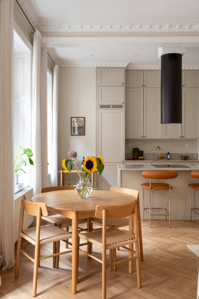 Открытая гостиная и пастельные тона: светлый и нежный интерьер в стокгольме (53 кв. М)