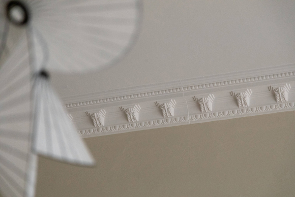 Открытая гостиная и пастельные тона: светлый и нежный интерьер в стокгольме (53 кв. М)