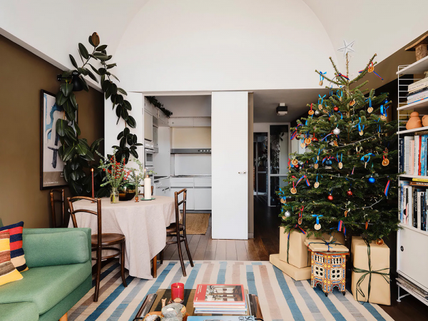 Праздничный интерьер в легендарном комплексе the barbican в лондоне Праздничный интерьер в легендарном комплексе the barbican в лондоне