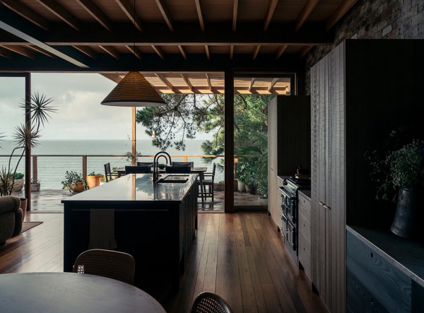 Прекрасная реконструкция старого дома 70х годов у океана в австралии Прекрасная реконструкция старого дома 70х годов у океана в австралии
