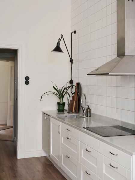 Семья переехала из загородного дома в эту большую и элегантную квартиру в центре гётеборга Семья переехала из загородного дома в эту большую и элегантную квартиру в центре гётеборга