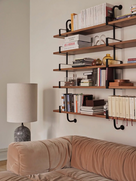 Семья переехала из загородного дома в эту большую и элегантную квартиру в центре гётеборга Семья переехала из загородного дома в эту большую и элегантную квартиру в центре гётеборга