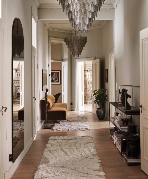 Семья переехала из загородного дома в эту большую и элегантную квартиру в центре гётеборга Семья переехала из загородного дома в эту большую и элегантную квартиру в центре гётеборга