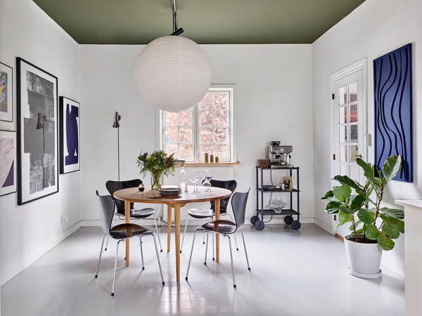 Смелые цветовые решения в интерьерах традиционного домика в дании Смелые цветовые решения в интерьерах традиционного домика в дании