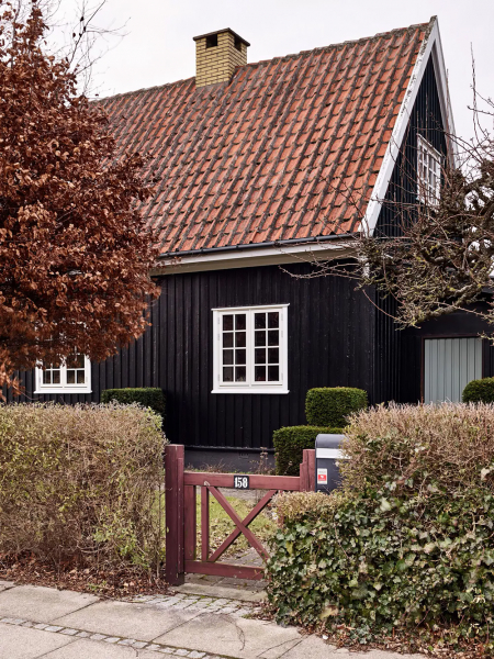 Смелые цветовые решения в интерьерах традиционного домика в дании Смелые цветовые решения в интерьерах традиционного домика в дании