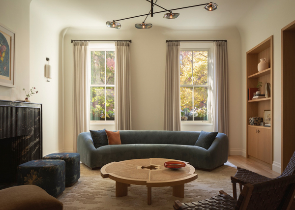 Современная лёгкость в интерьерах исторического таунхауса в бруклине Современная лёгкость в интерьерах исторического таунхауса в бруклине