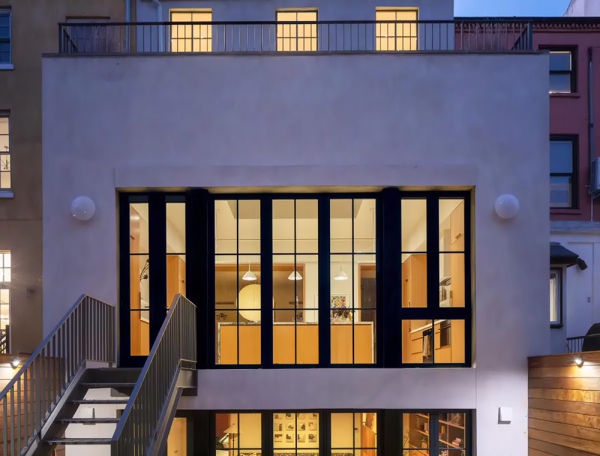 Современная лёгкость в интерьерах исторического таунхауса в бруклине Современная лёгкость в интерьерах исторического таунхауса в бруклине