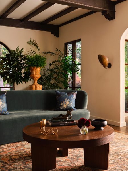 Современный взгляд на виллу в стиле испанского возрождения в калифорнии Современный взгляд на виллу в стиле испанского возрождения в калифорнии