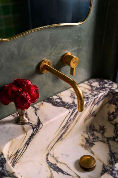 Современный взгляд на виллу в стиле испанского возрождения в калифорнии Современный взгляд на виллу в стиле испанского возрождения в калифорнии