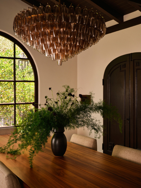 Современный взгляд на виллу в стиле испанского возрождения в калифорнии Современный взгляд на виллу в стиле испанского возрождения в калифорнии