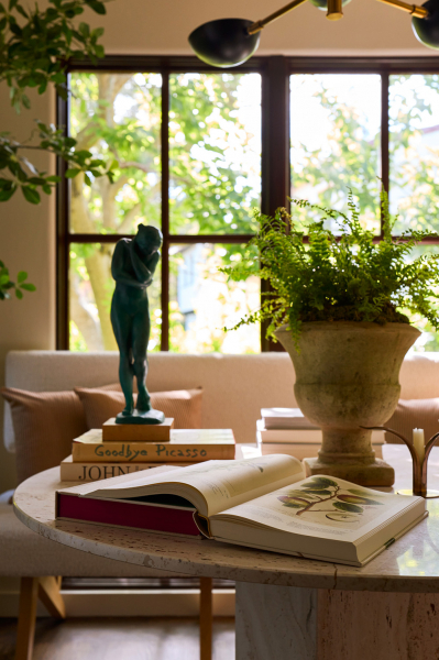 Современный взгляд на виллу в стиле испанского возрождения в калифорнии Современный взгляд на виллу в стиле испанского возрождения в калифорнии