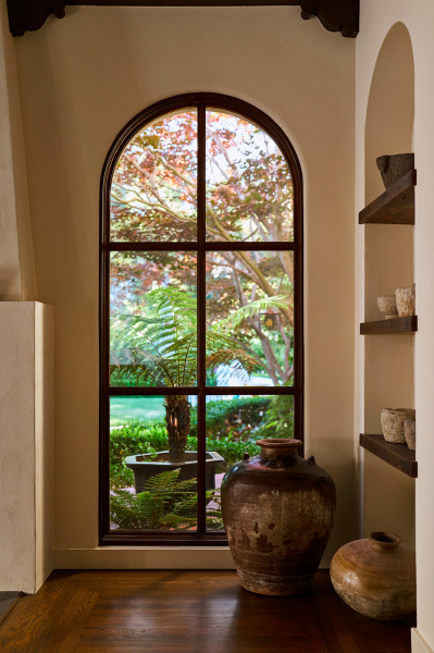 Современный взгляд на виллу в стиле испанского возрождения в калифорнии Современный взгляд на виллу в стиле испанского возрождения в калифорнии