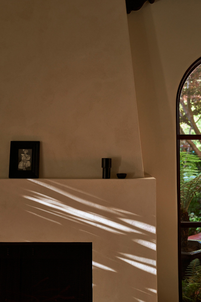 Современный взгляд на виллу в стиле испанского возрождения в калифорнии Современный взгляд на виллу в стиле испанского возрождения в калифорнии