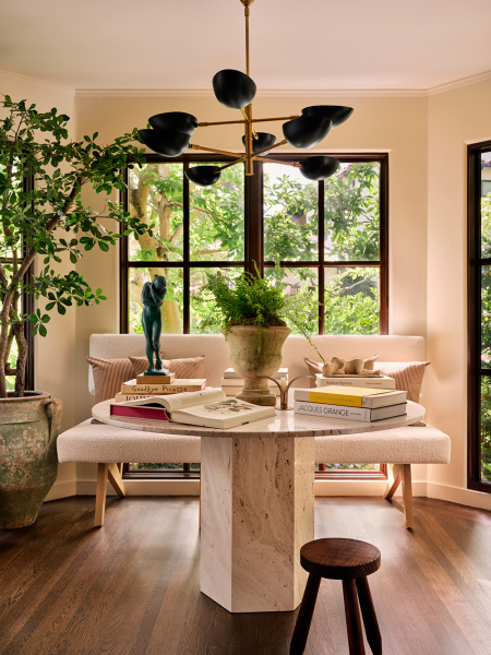 Современный взгляд на виллу в стиле испанского возрождения в калифорнии Современный взгляд на виллу в стиле испанского возрождения в калифорнии