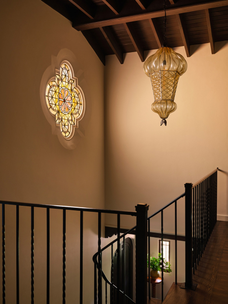 Современный взгляд на виллу в стиле испанского возрождения в калифорнии Современный взгляд на виллу в стиле испанского возрождения в калифорнии