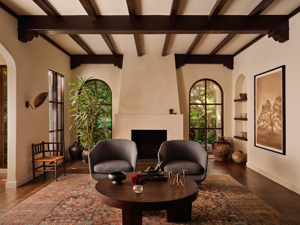 Современный взгляд на виллу в стиле испанского возрождения в калифорнии Современный взгляд на виллу в стиле испанского возрождения в калифорнии