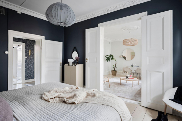 Светлый скандинавский интерьер с тёмно-синими акцентами Светлый скандинавский интерьер с тёмно-синими акцентами