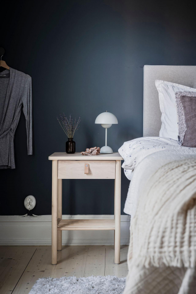 Светлый скандинавский интерьер с тёмно-синими акцентами Светлый скандинавский интерьер с тёмно-синими акцентами