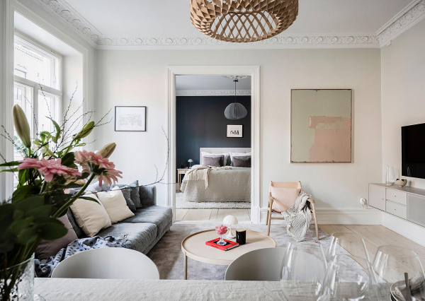 Светлый скандинавский интерьер с тёмно-синими акцентами Светлый скандинавский интерьер с тёмно-синими акцентами