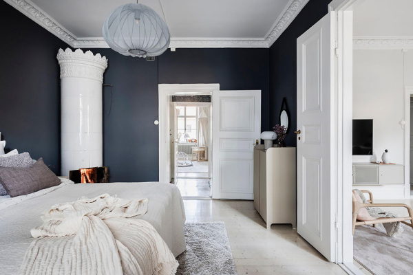 Светлый скандинавский интерьер с тёмно-синими акцентами Светлый скандинавский интерьер с тёмно-синими акцентами