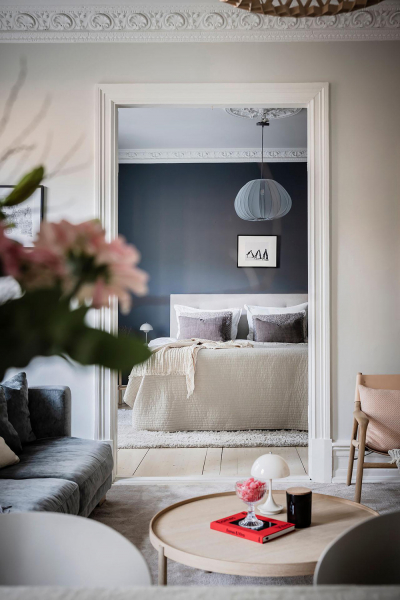 Светлый скандинавский интерьер с тёмно-синими акцентами Светлый скандинавский интерьер с тёмно-синими акцентами