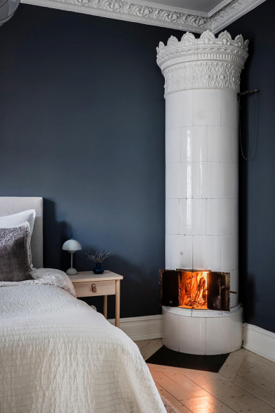 Светлый скандинавский интерьер с тёмно-синими акцентами Светлый скандинавский интерьер с тёмно-синими акцентами