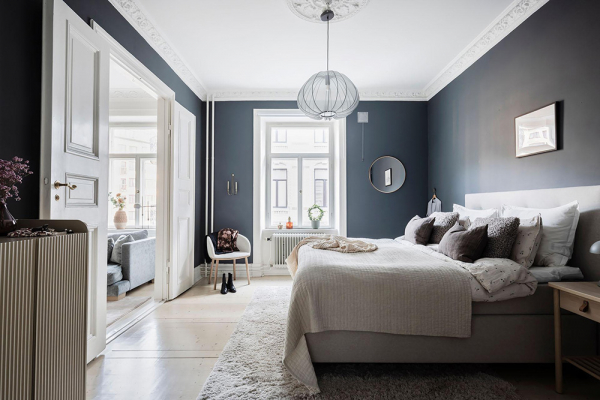 Светлый скандинавский интерьер с тёмно-синими акцентами Светлый скандинавский интерьер с тёмно-синими акцентами