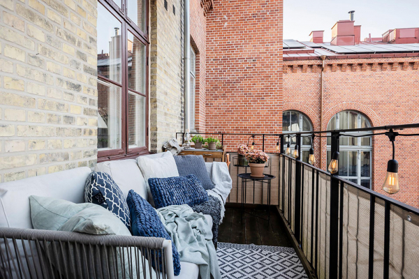 Светлый скандинавский интерьер с тёмно-синими акцентами Светлый скандинавский интерьер с тёмно-синими акцентами