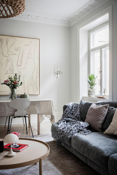 Светлый скандинавский интерьер с тёмно-синими акцентами Светлый скандинавский интерьер с тёмно-синими акцентами