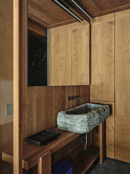 Тепло дерева и стильная сдержанность в дизайне квартиры в итальянских альпах Тепло дерева и стильная сдержанность в дизайне квартиры в итальянских альпах