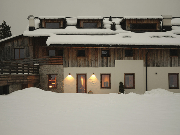 Тепло дерева и стильная сдержанность в дизайне квартиры в итальянских альпах Тепло дерева и стильная сдержанность в дизайне квартиры в итальянских альпах