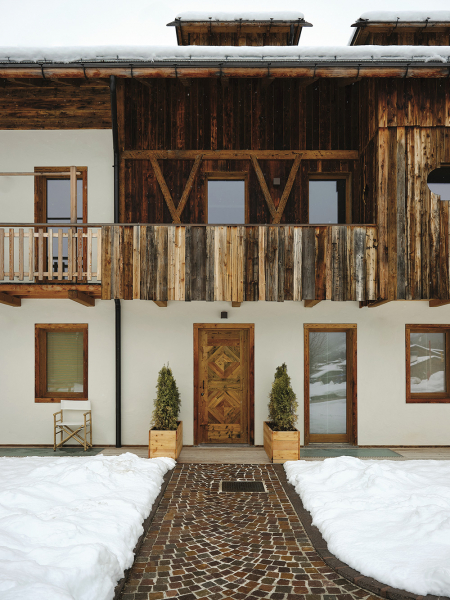 Тепло дерева и стильная сдержанность в дизайне квартиры в итальянских альпах Тепло дерева и стильная сдержанность в дизайне квартиры в итальянских альпах