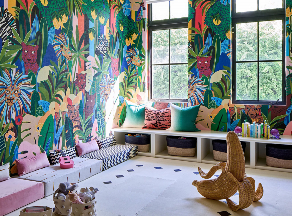 Удивительные узоры и смелые краски наполнили жизнью этот семейный дом в майами Удивительные узоры и смелые краски наполнили жизнью этот семейный дом в майами