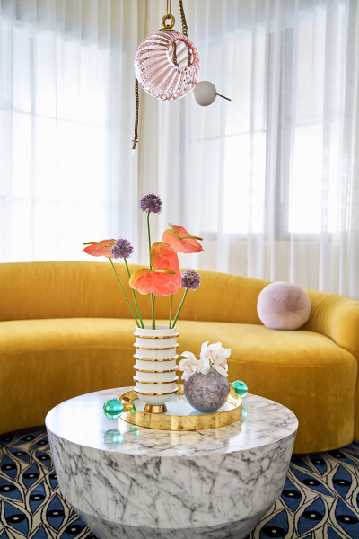 Удивительные узоры и смелые краски наполнили жизнью этот семейный дом в майами Удивительные узоры и смелые краски наполнили жизнью этот семейный дом в майами