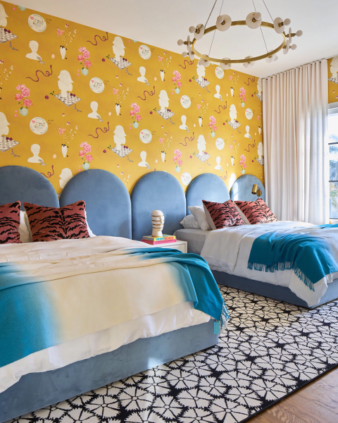 Удивительные узоры и смелые краски наполнили жизнью этот семейный дом в майами Удивительные узоры и смелые краски наполнили жизнью этот семейный дом в майами