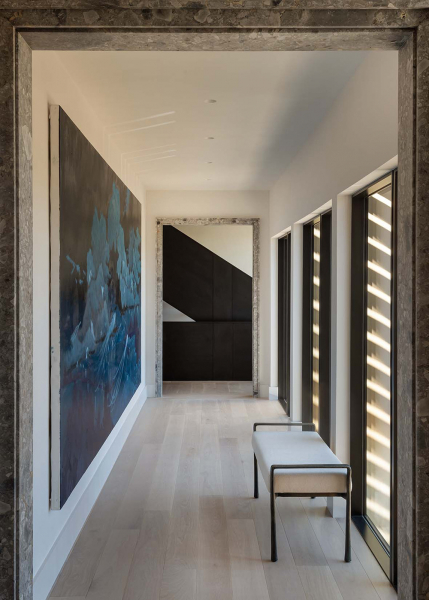 Впечатляющая, но также уютная и располагающая современная резиденция на лонг-айленде Впечатляющая, но также уютная и располагающая современная резиденция на лонг-айленде