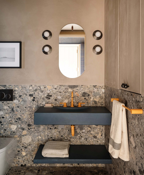 Впечатляющая, но также уютная и располагающая современная резиденция на лонг-айленде Впечатляющая, но также уютная и располагающая современная резиденция на лонг-айленде