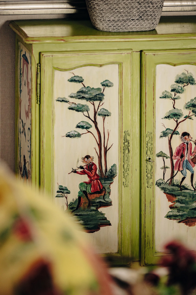 Всё дело в узорах: экстравагантная мансардная квартира дизайнера в лондоне Всё дело в узорах: экстравагантная мансардная квартира дизайнера в лондоне