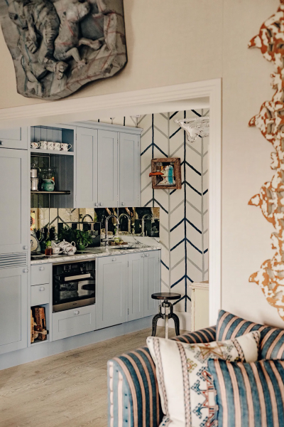 Всё дело в узорах: экстравагантная мансардная квартира дизайнера в лондоне Всё дело в узорах: экстравагантная мансардная квартира дизайнера в лондоне