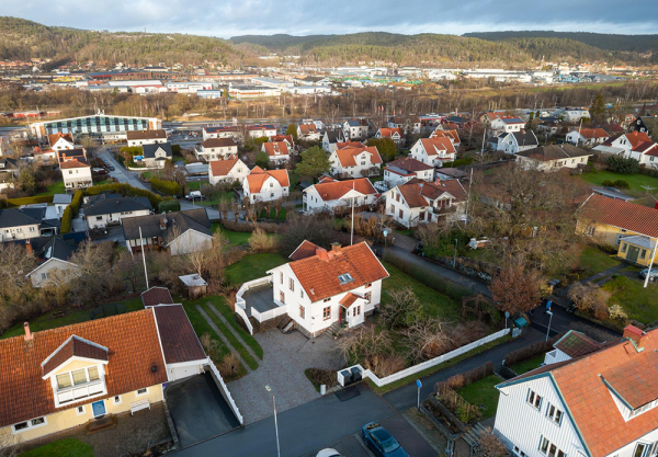 Зеленые интерьеры и нотки зимнего декора: шведская дача 1910 года Зеленые интерьеры и нотки зимнего декора: шведская дача 1910 года