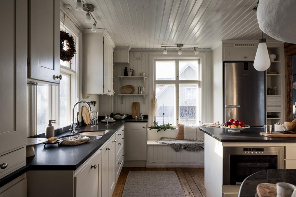 Зеленые интерьеры и нотки зимнего декора: шведская дача 1910 года Зеленые интерьеры и нотки зимнего декора: шведская дача 1910 года