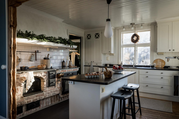 Зеленые интерьеры и нотки зимнего декора: шведская дача 1910 года Зеленые интерьеры и нотки зимнего декора: шведская дача 1910 года